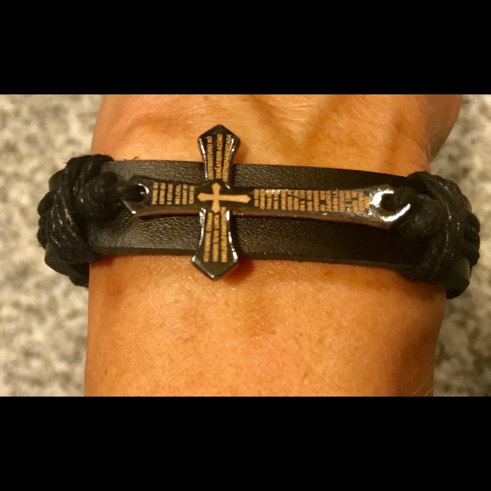 NWT New!!!!  Leather Cross adjustable bracelet - Picture 5 of 6